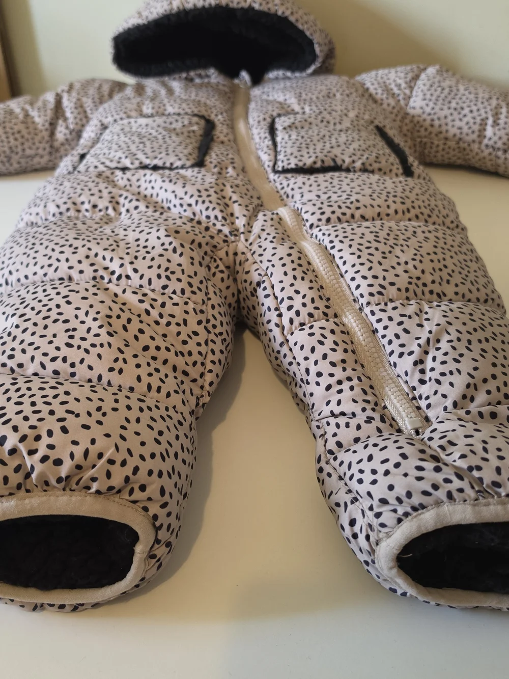 Jessica Simpson Unisex Hooded Insulated Puffer Snowsuit Beige/black  24M